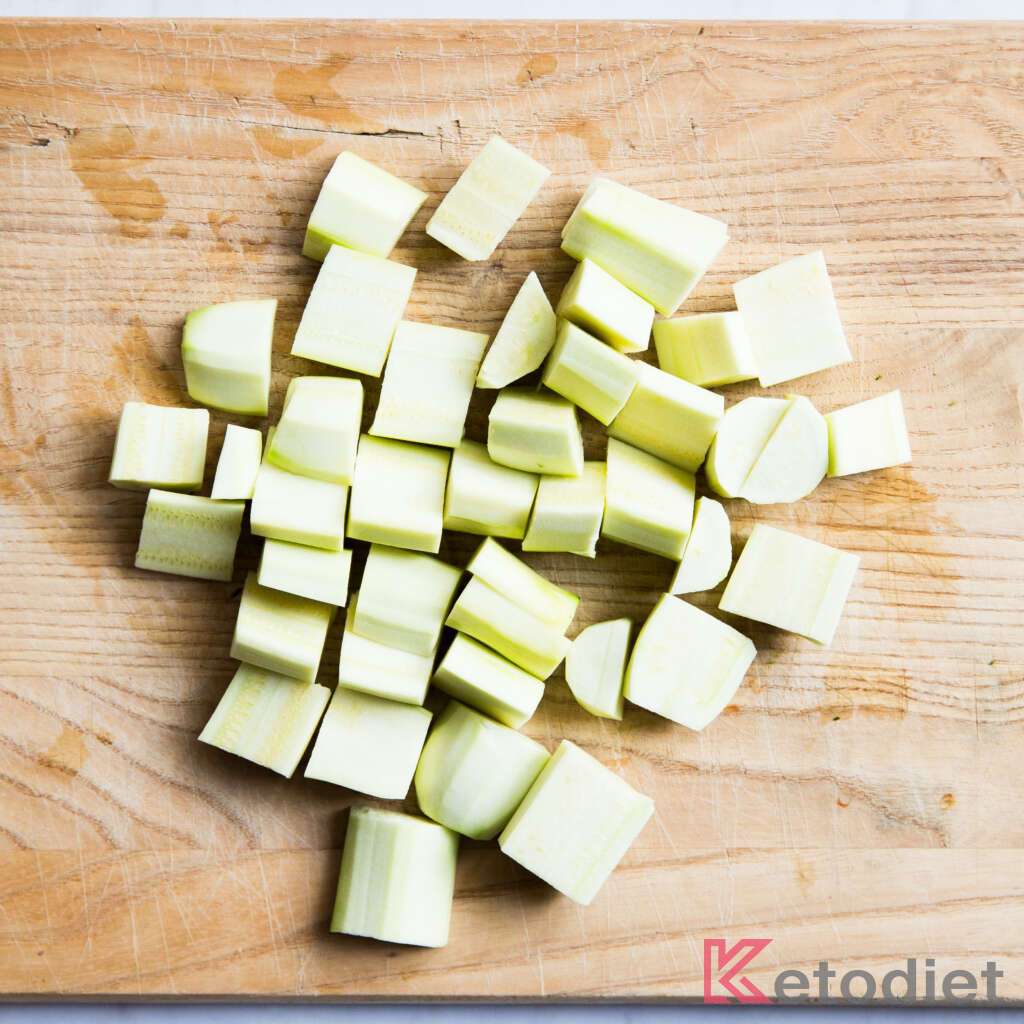 Peeled and chopped zucchini.