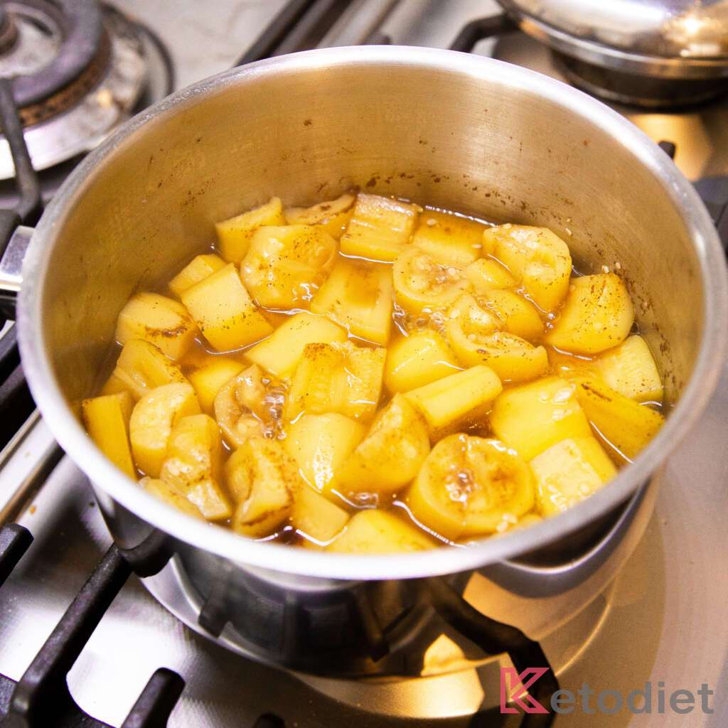 Cooked spiced zucchini.