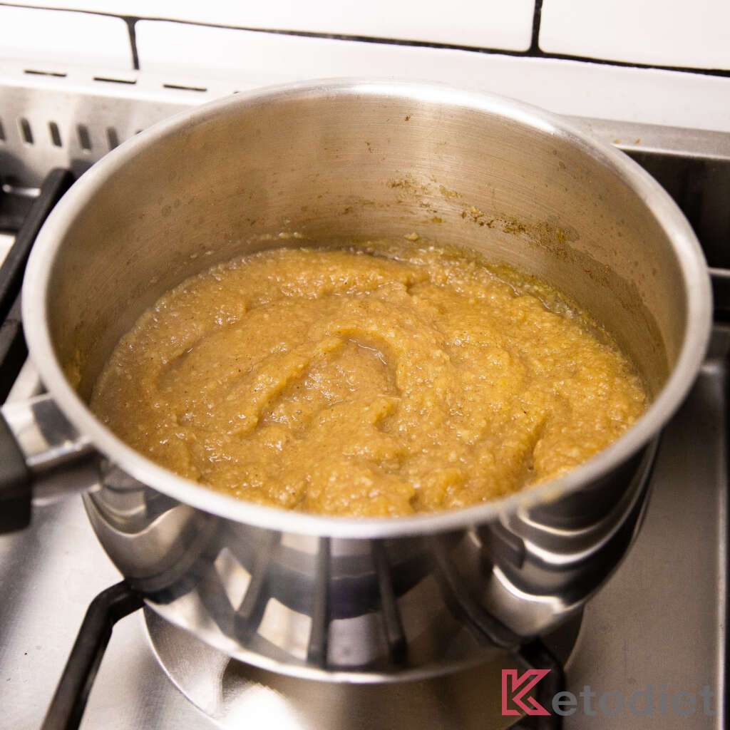 Pureed zucchini mix with cinnamon.