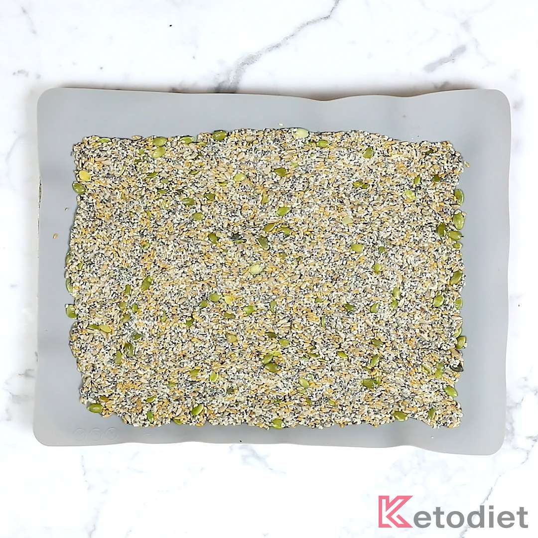 Easy Multiseed Low-Carb Crackers: Crunchy and Nut-Free | KetoDiet: Real ...